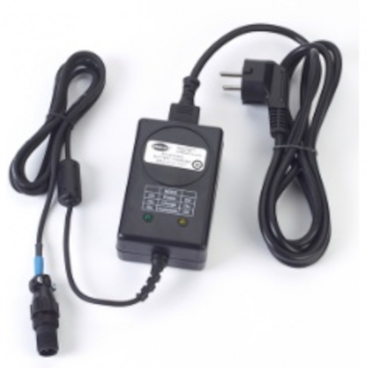 CHARGEUR DE BATTERIE 12V POUR SD900