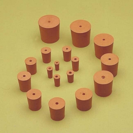 BOUCHON CONIQUE CAOUTCHOUC ROUGE 1 TROU DIAM.5MM D. 67 X 74 X 49 MM