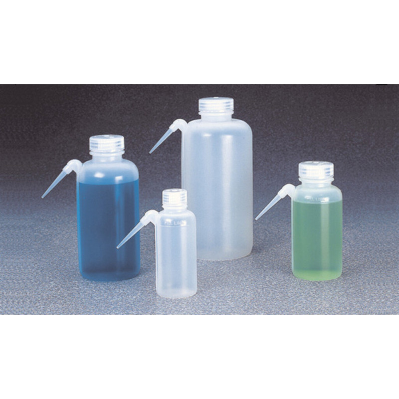 PISSETTE EN PEBD L.O A BEC LATERAL 250ML PACK DE 4